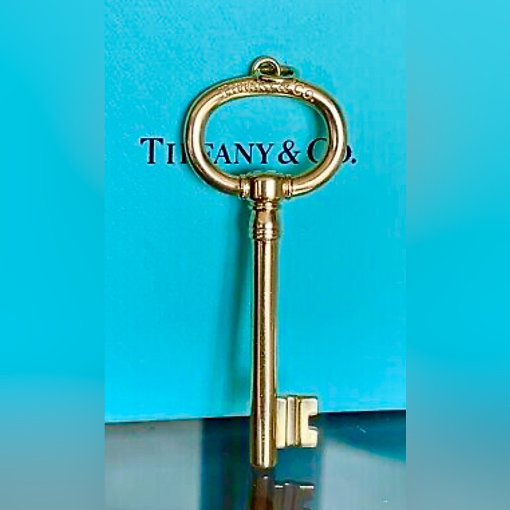 Tiffany & Co. 18K Gold Key Pendant - Large / XL Size
Authentic Tiffany & Co.